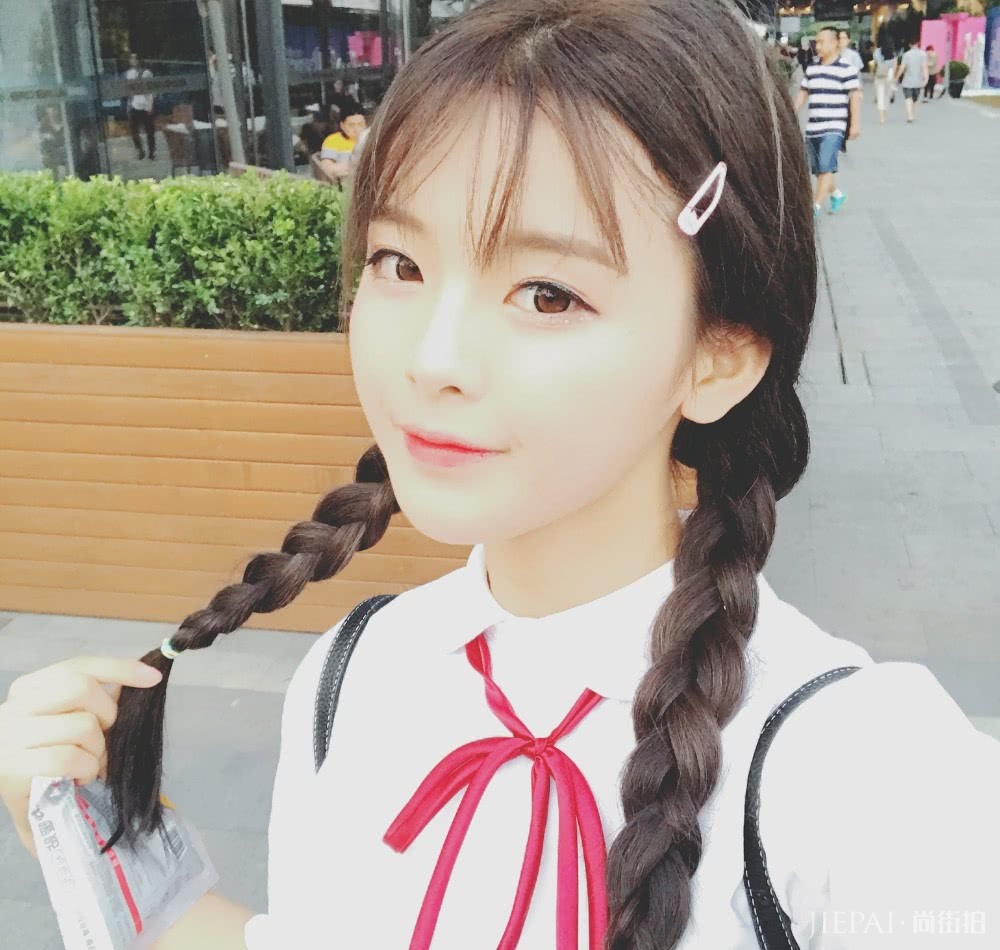 �Խ��˫��β�裬������������Ƥ����������Ԫ��Ů